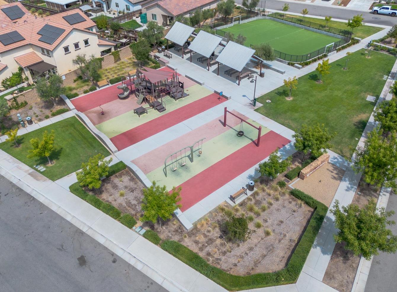 572 Pinnacle Drive W