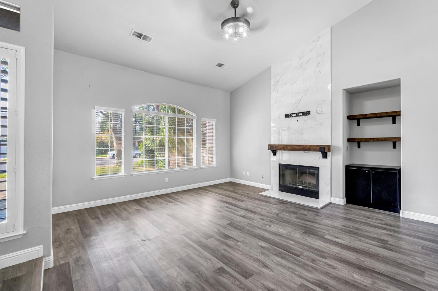 261 W Chennault Avenue