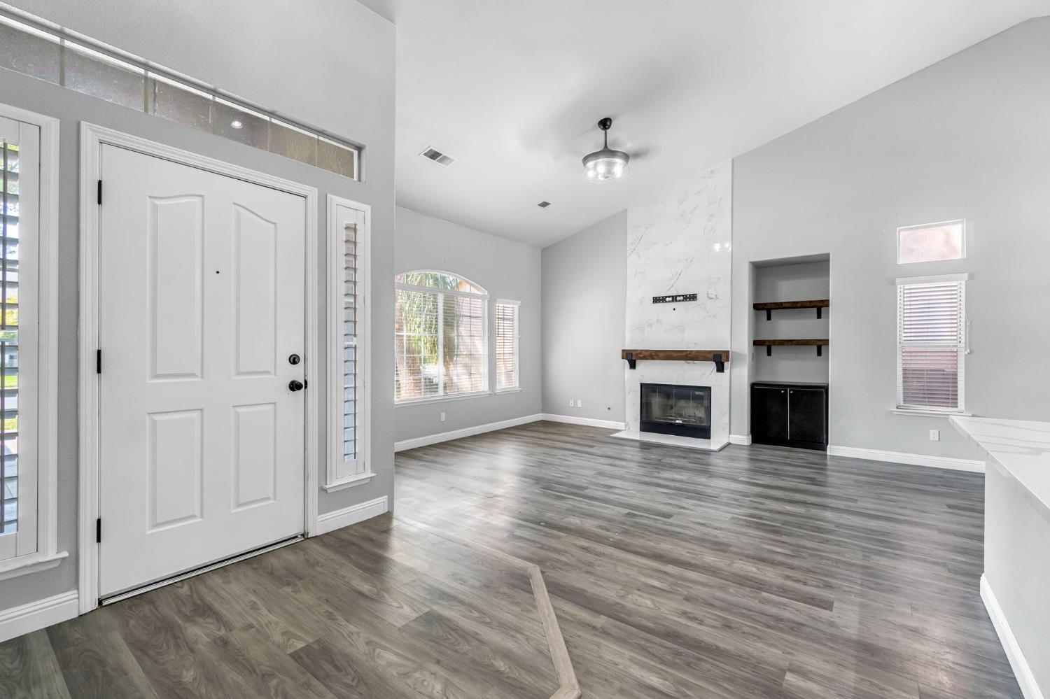 261 W Chennault Avenue