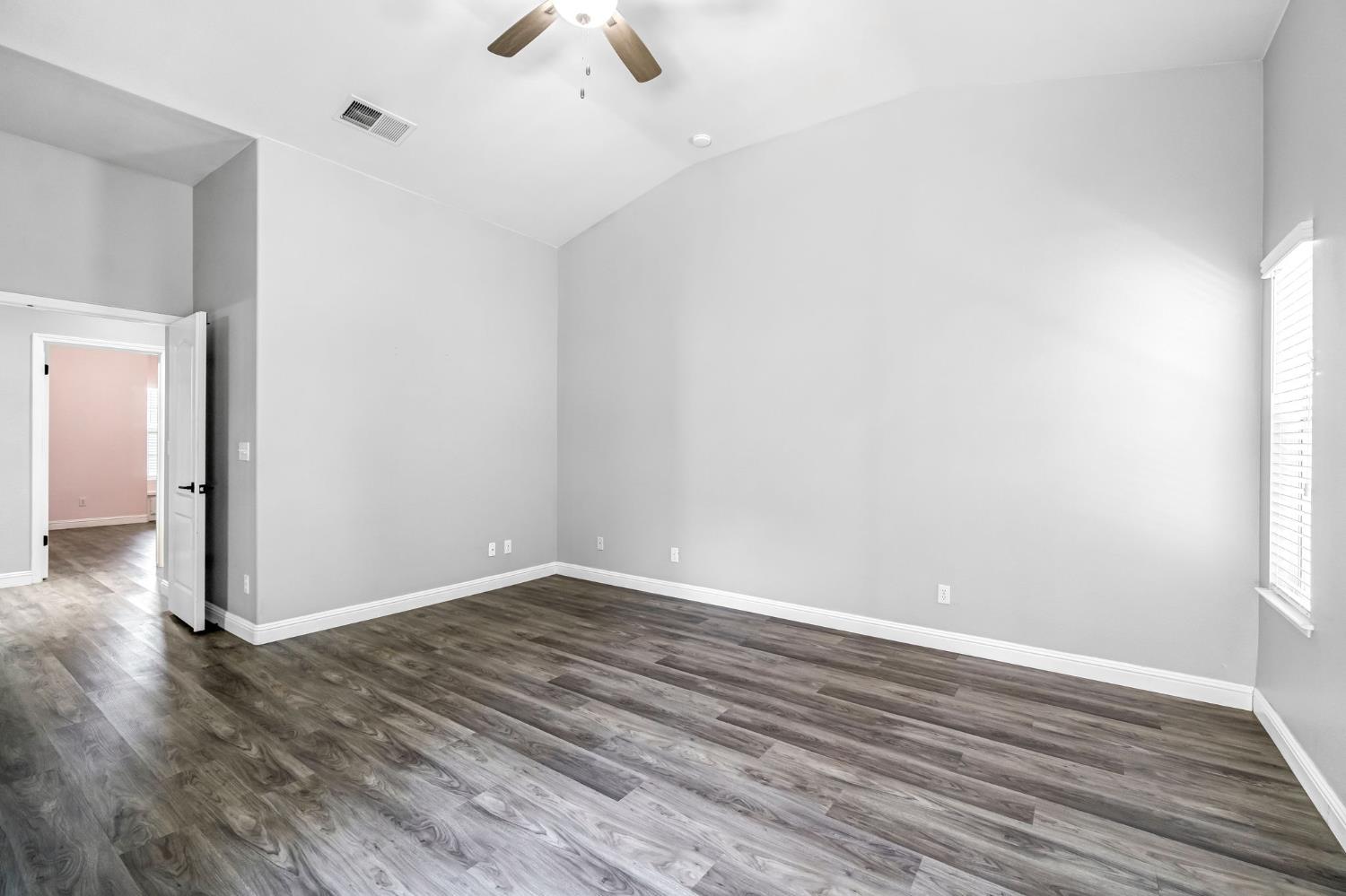 261 W Chennault Avenue