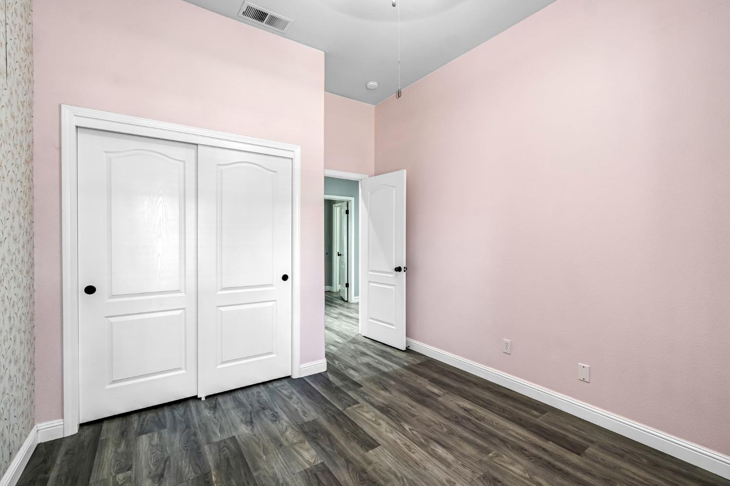 261 W Chennault Avenue