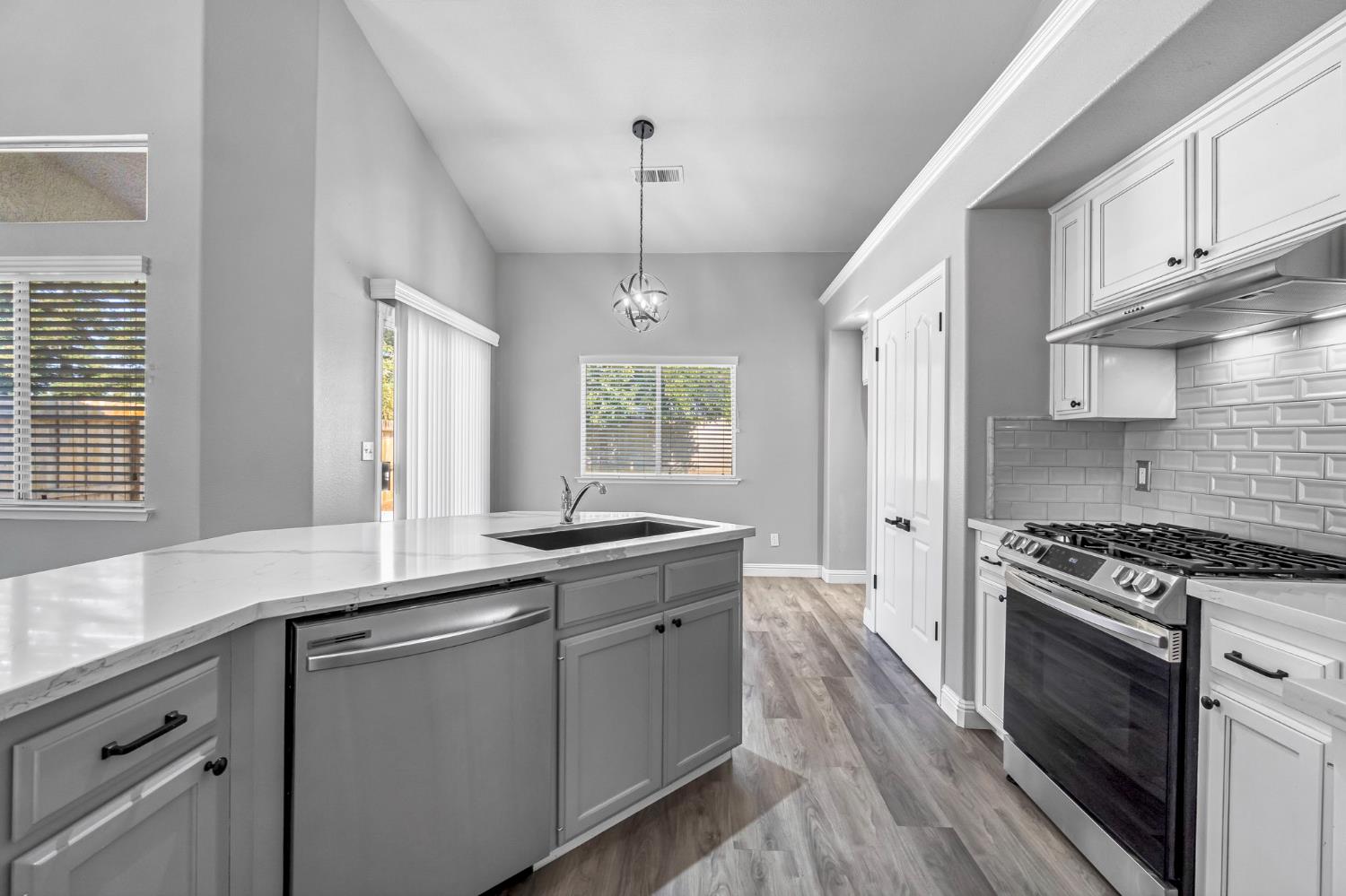 261 W Chennault Avenue