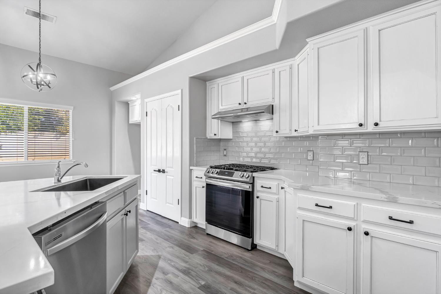 261 W Chennault Avenue