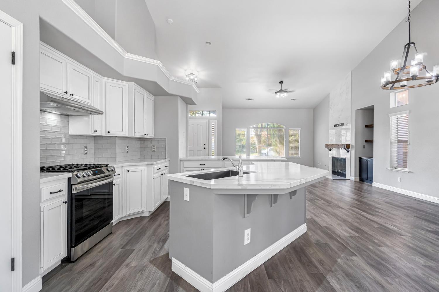 261 W Chennault Avenue