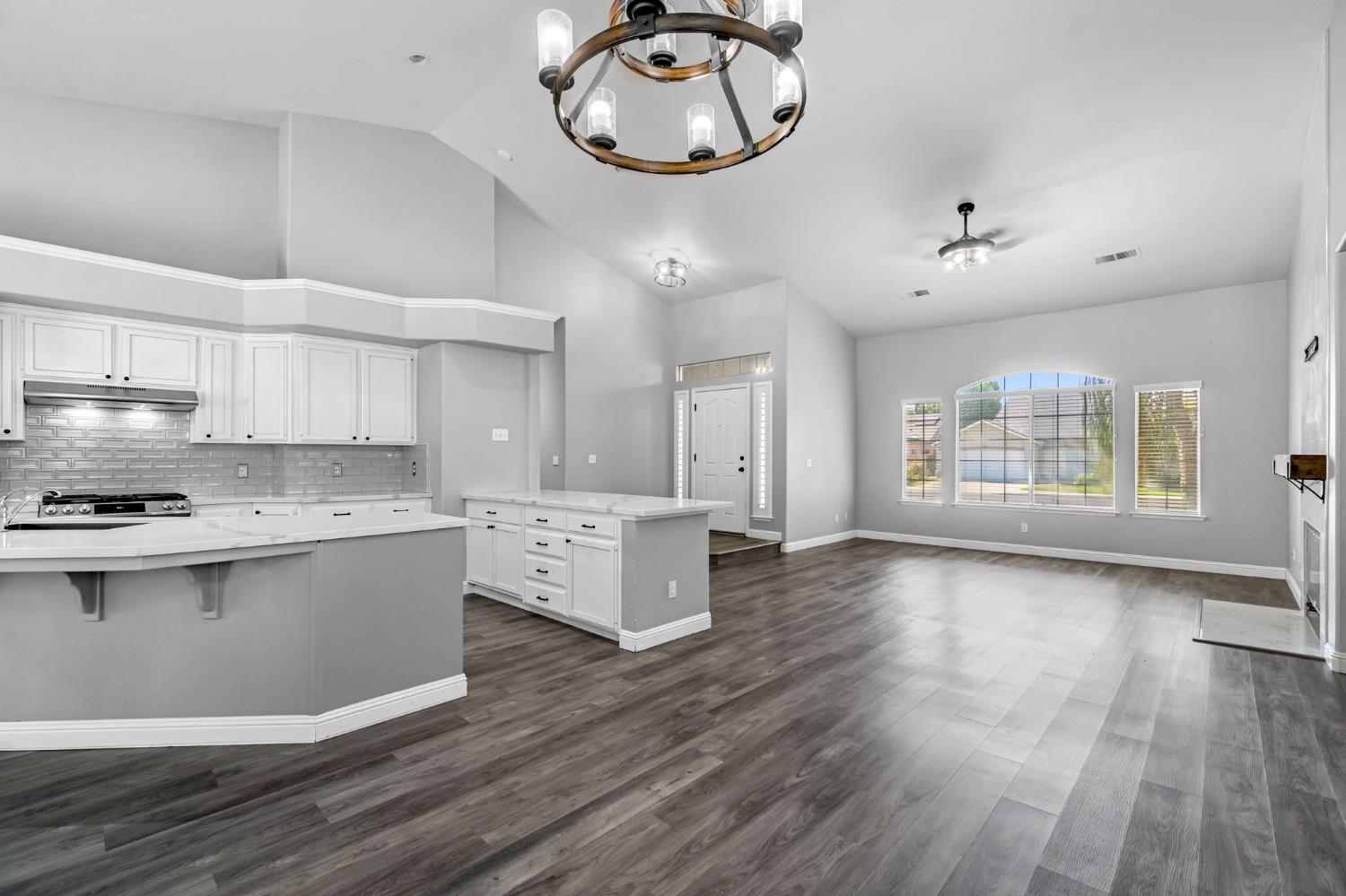 261 W Chennault Avenue
