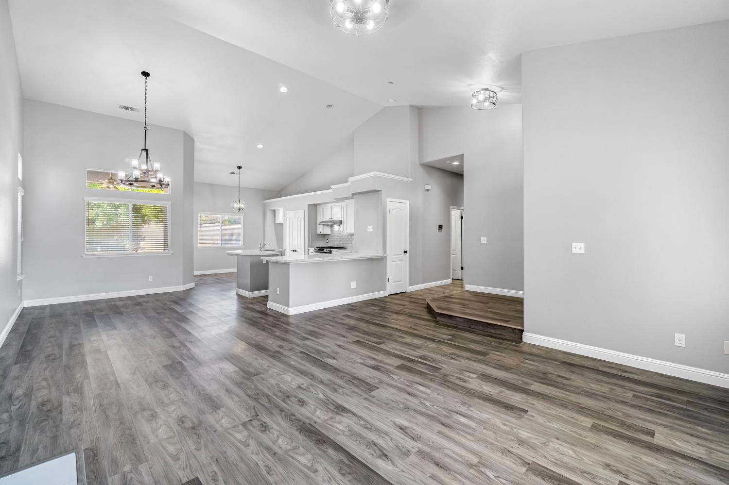 261 W Chennault Avenue