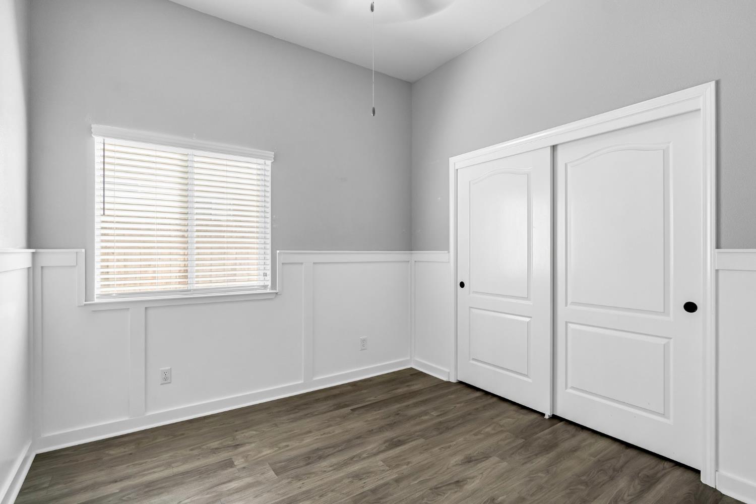 261 W Chennault Avenue