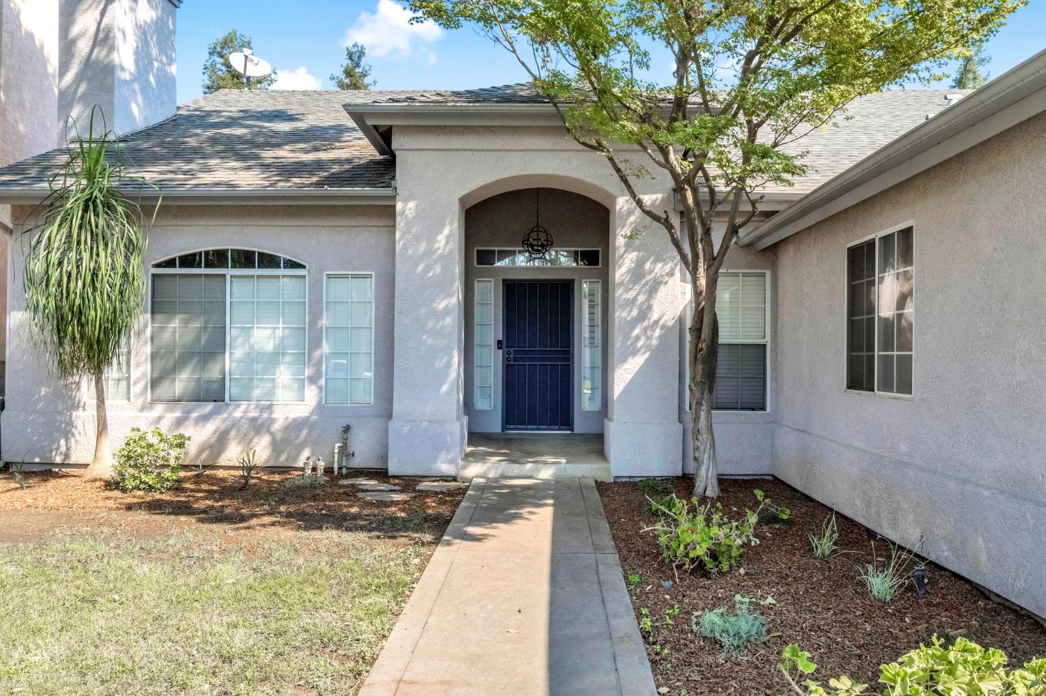 261 W Chennault Avenue