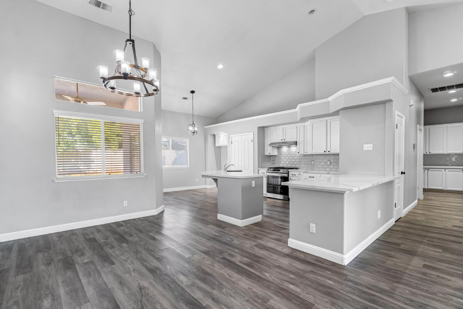 261 W Chennault Avenue