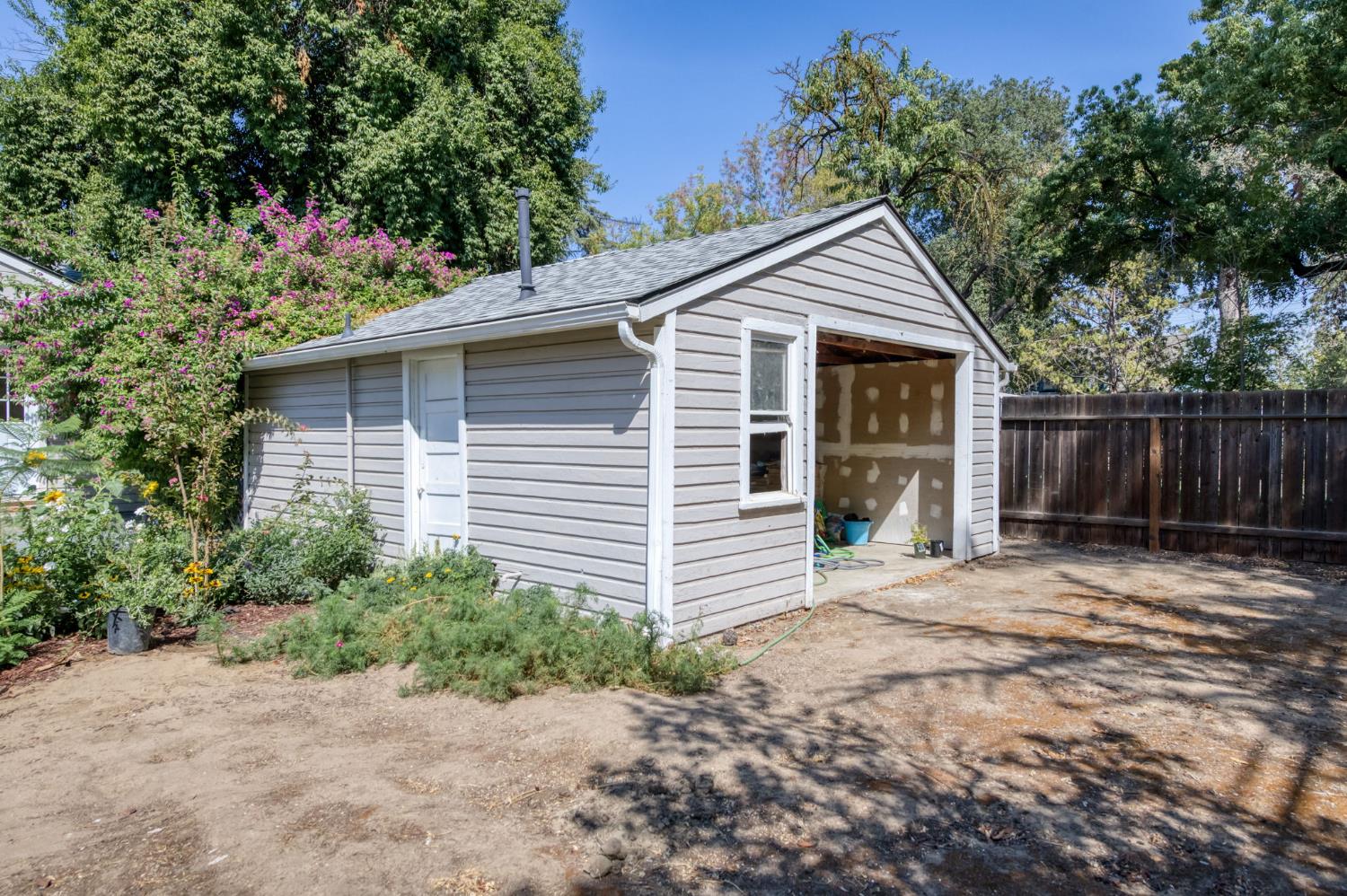 822 E Dayton Avenue