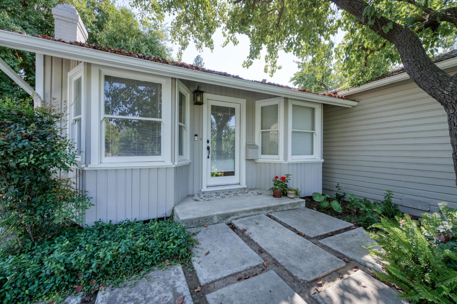 822 E Dayton Avenue