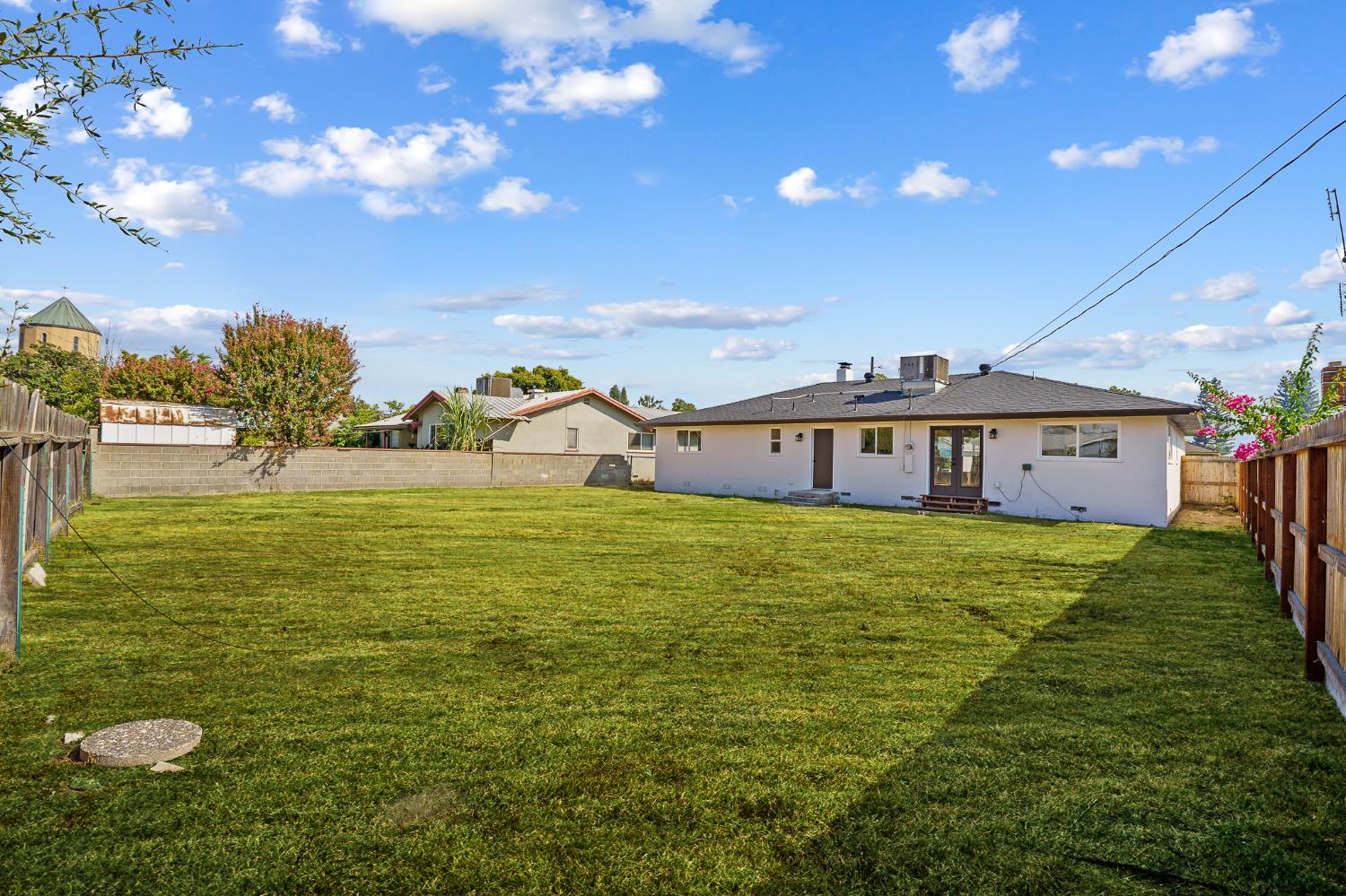 3023 E Robinson Avenue