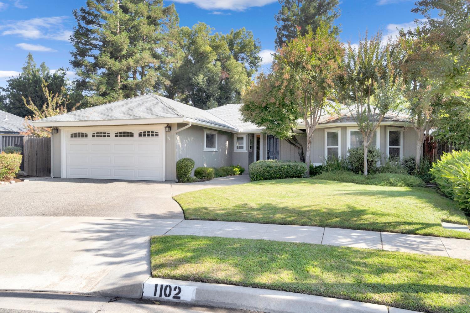 1102 W Paul Avenue