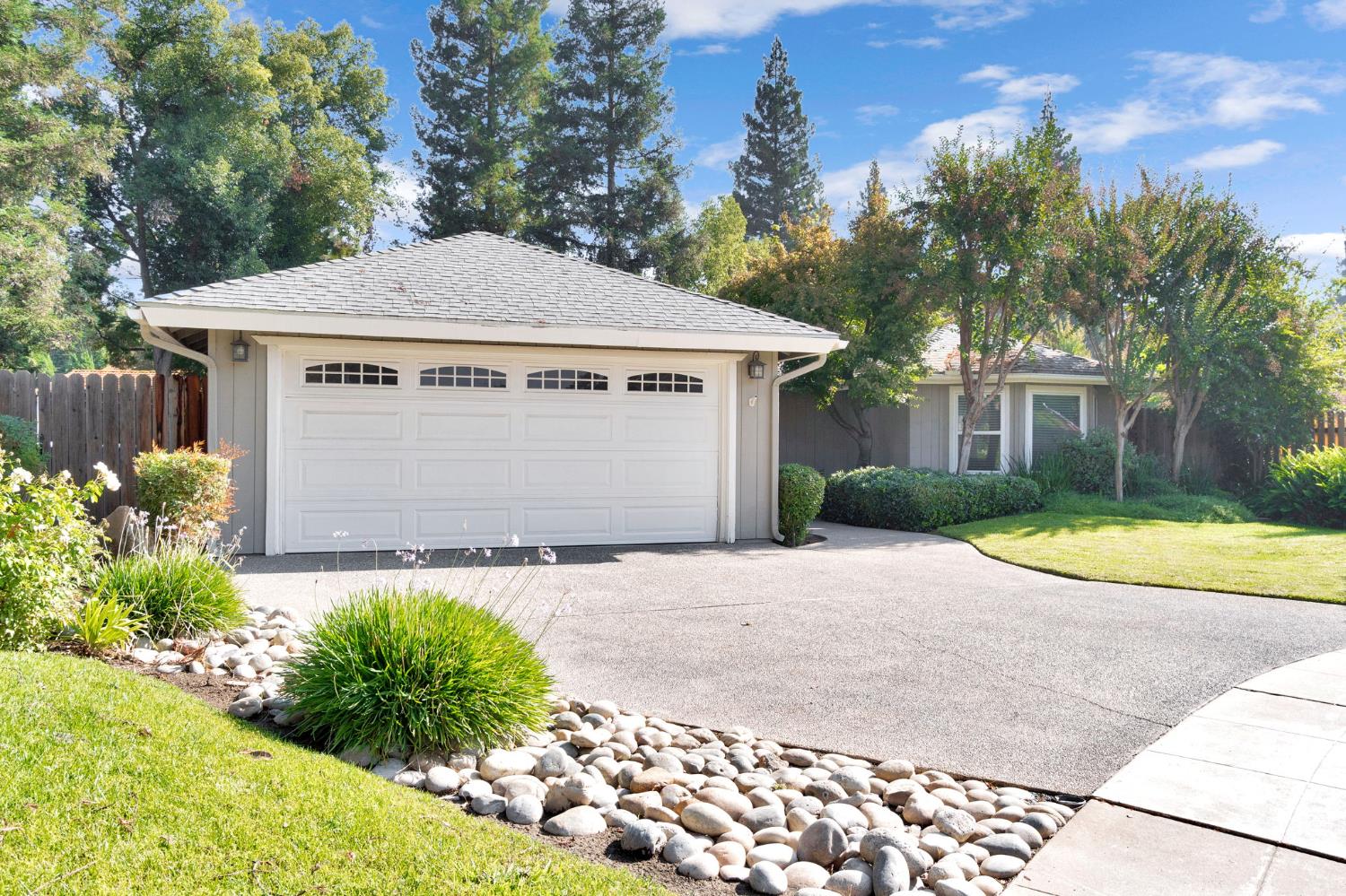 1102 W Paul Avenue