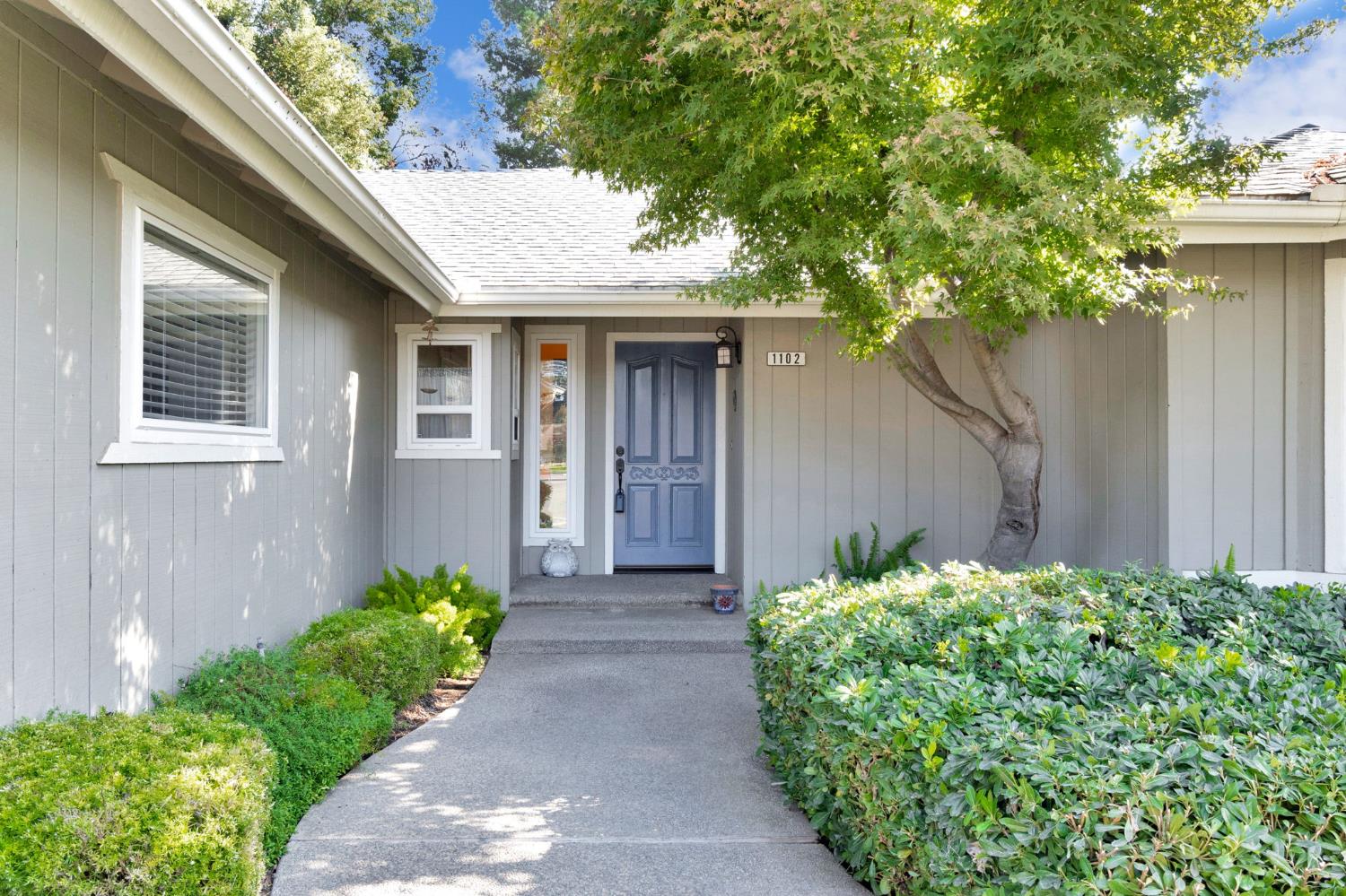 1102 W Paul Avenue