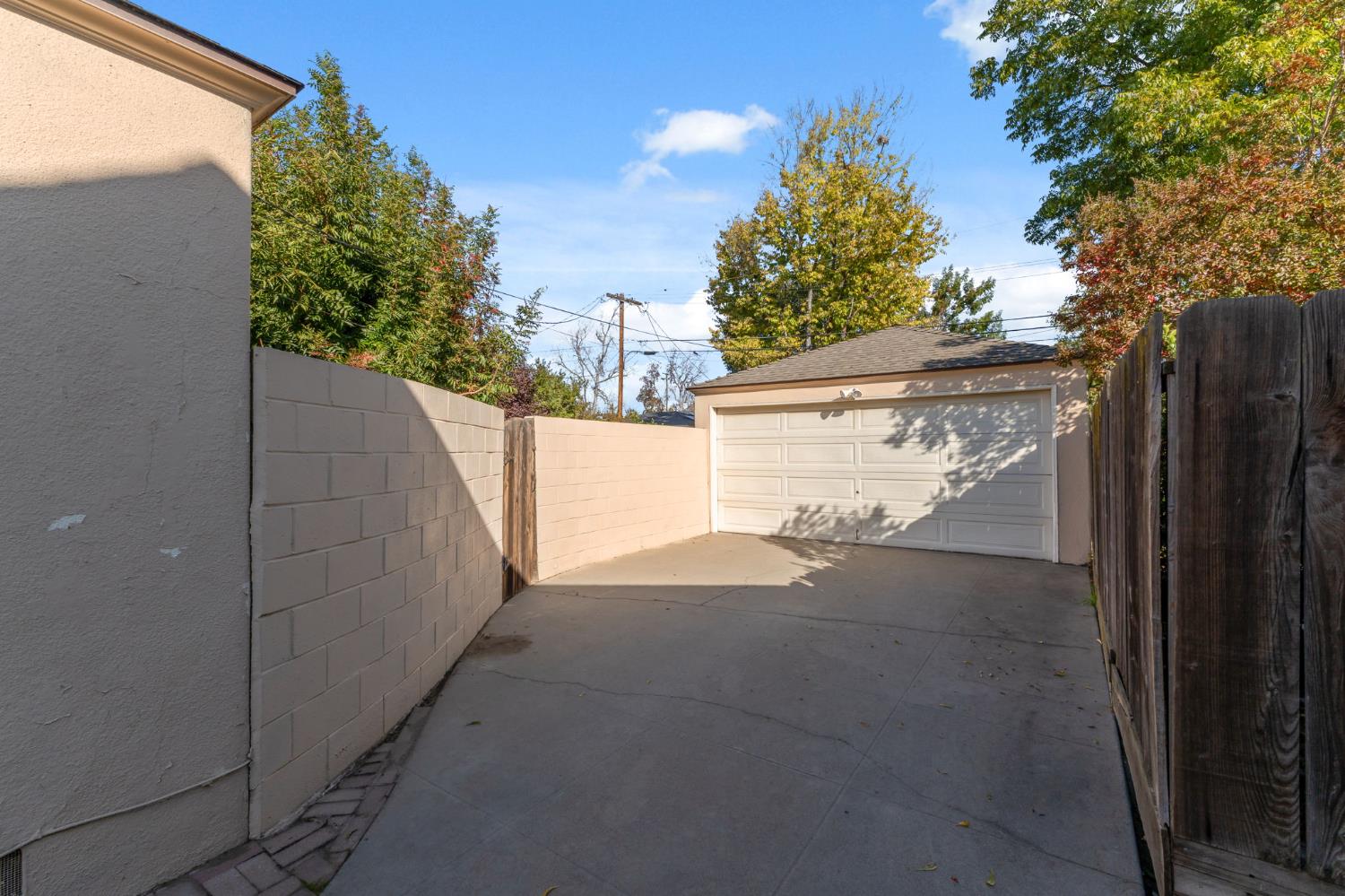 2134 N Farris Avenue