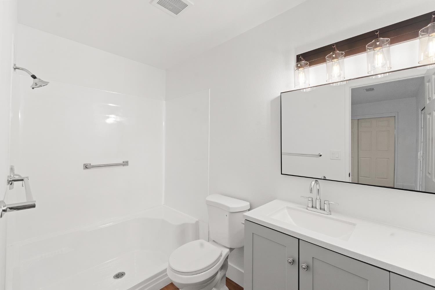 221 W San Joaquin Street