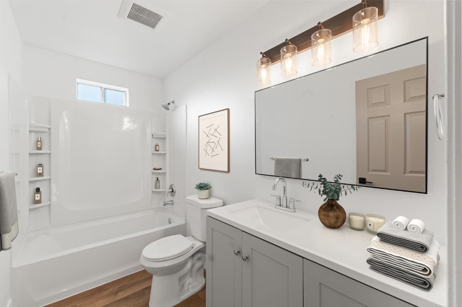 221 W San Joaquin Street