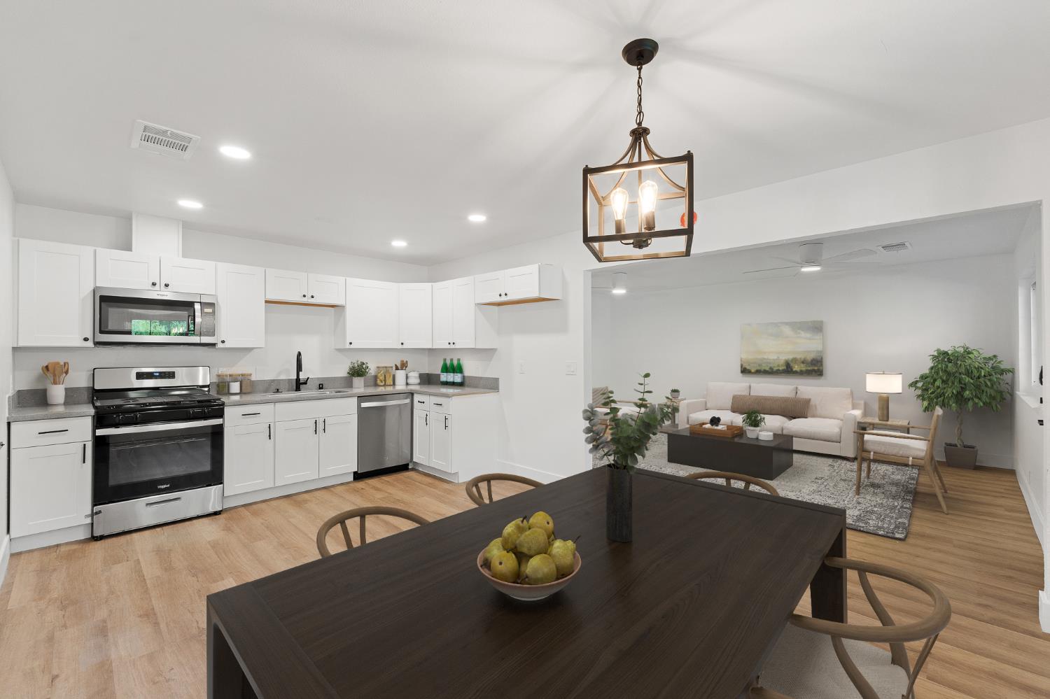 221 W San Joaquin Street