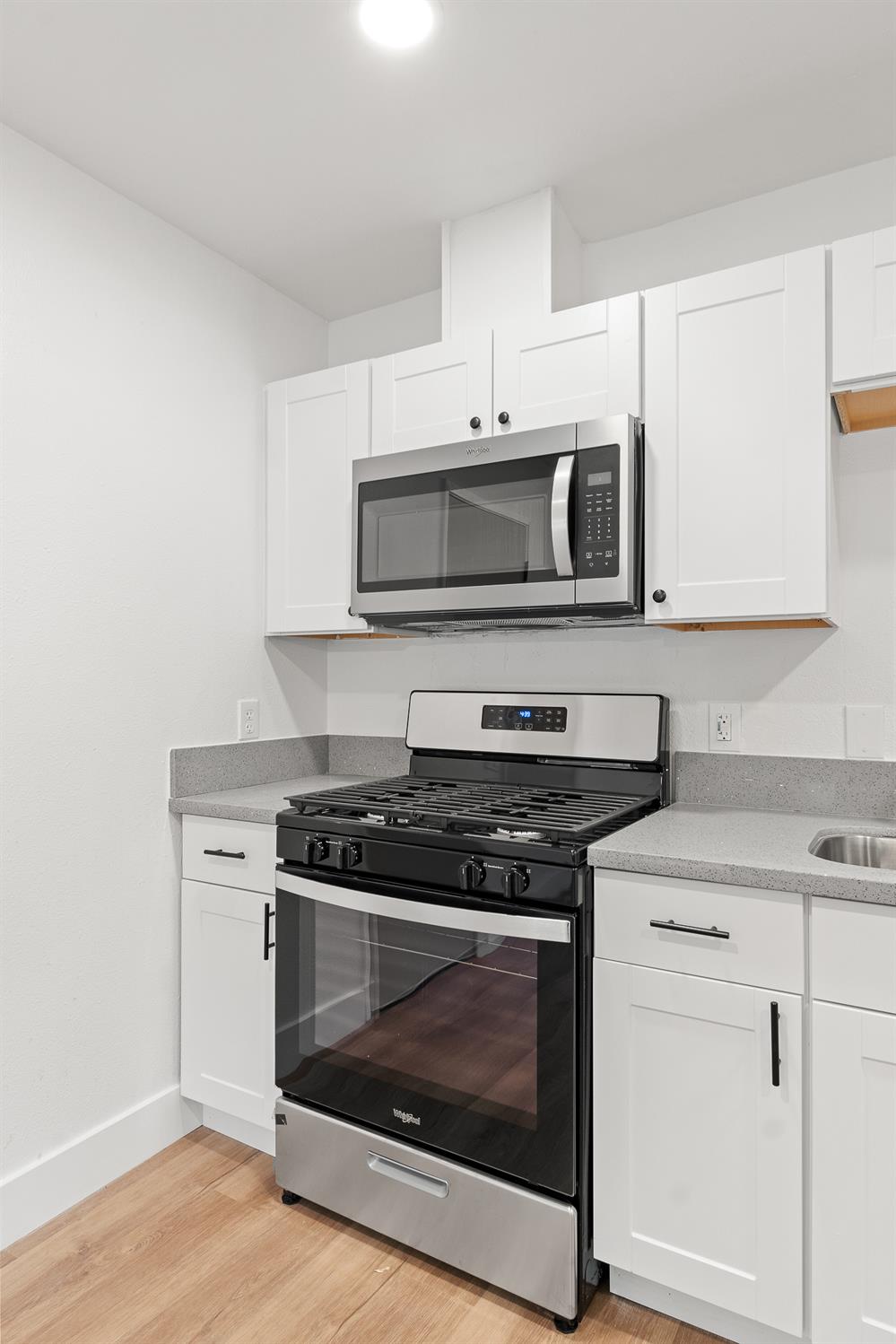 221 W San Joaquin Street