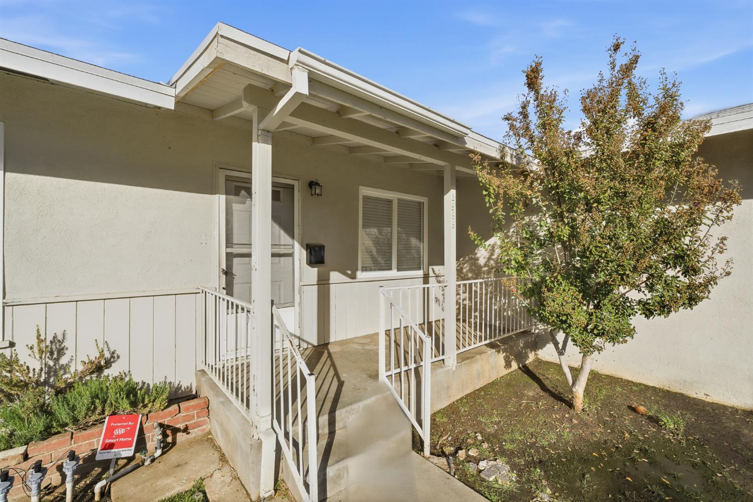 2999 E Richert Avenue