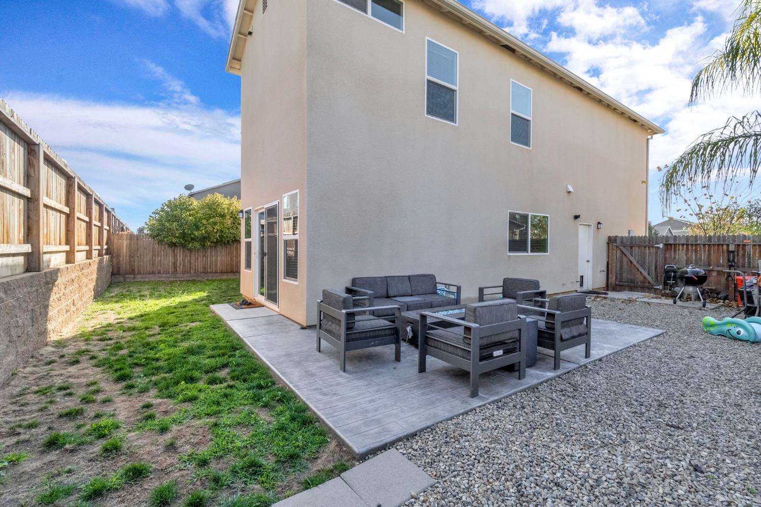 2625 Las Rosas Avenue
