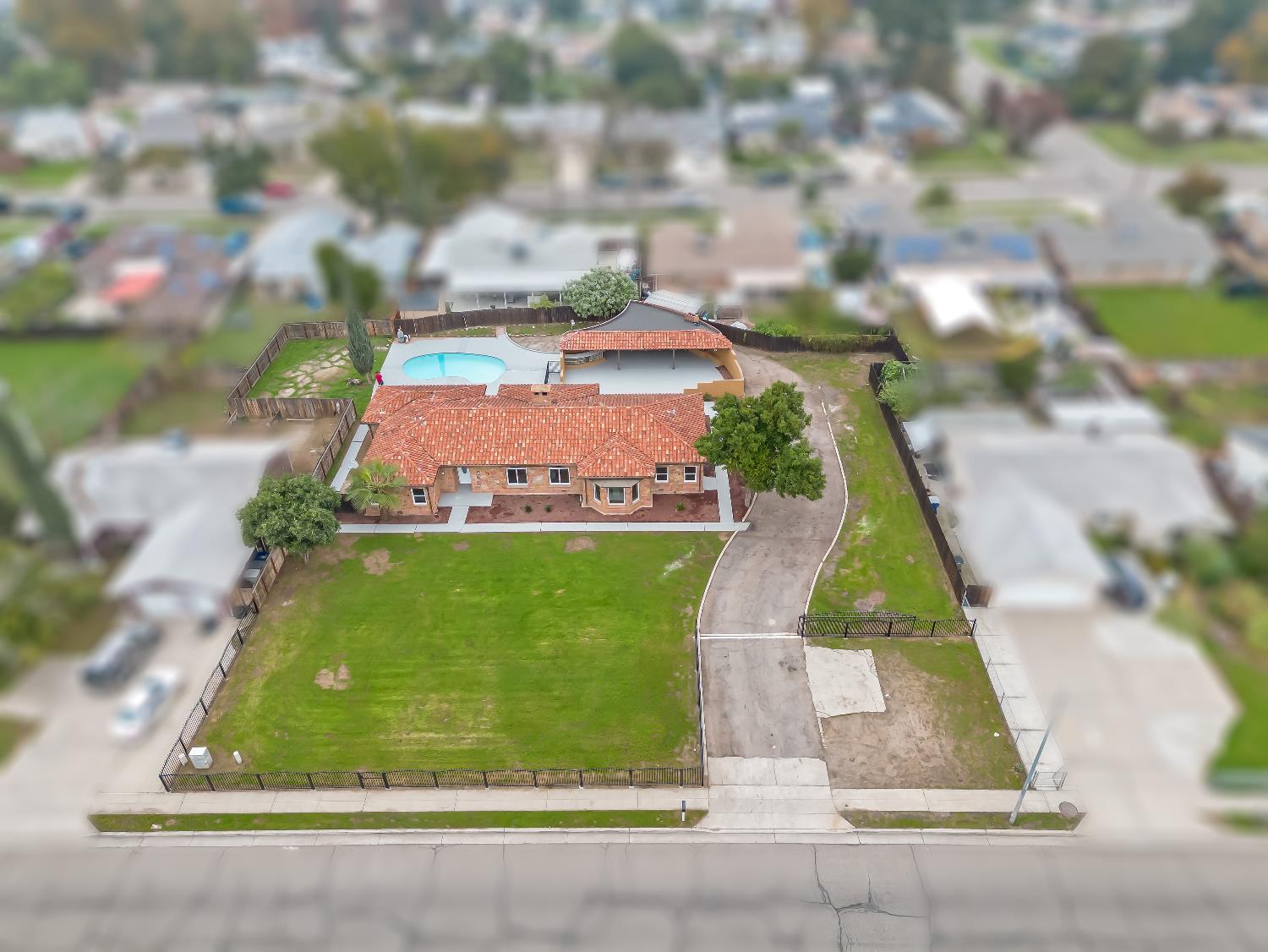 4933 E Tulare Street