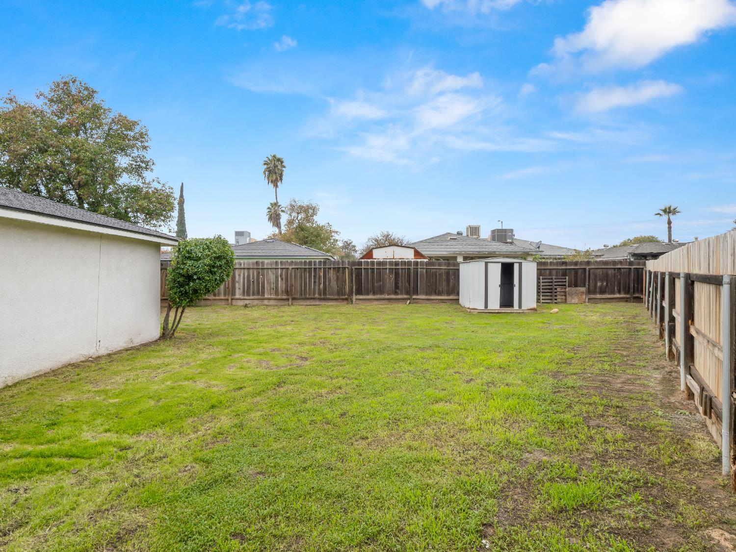 4557 N Sequoia Drive