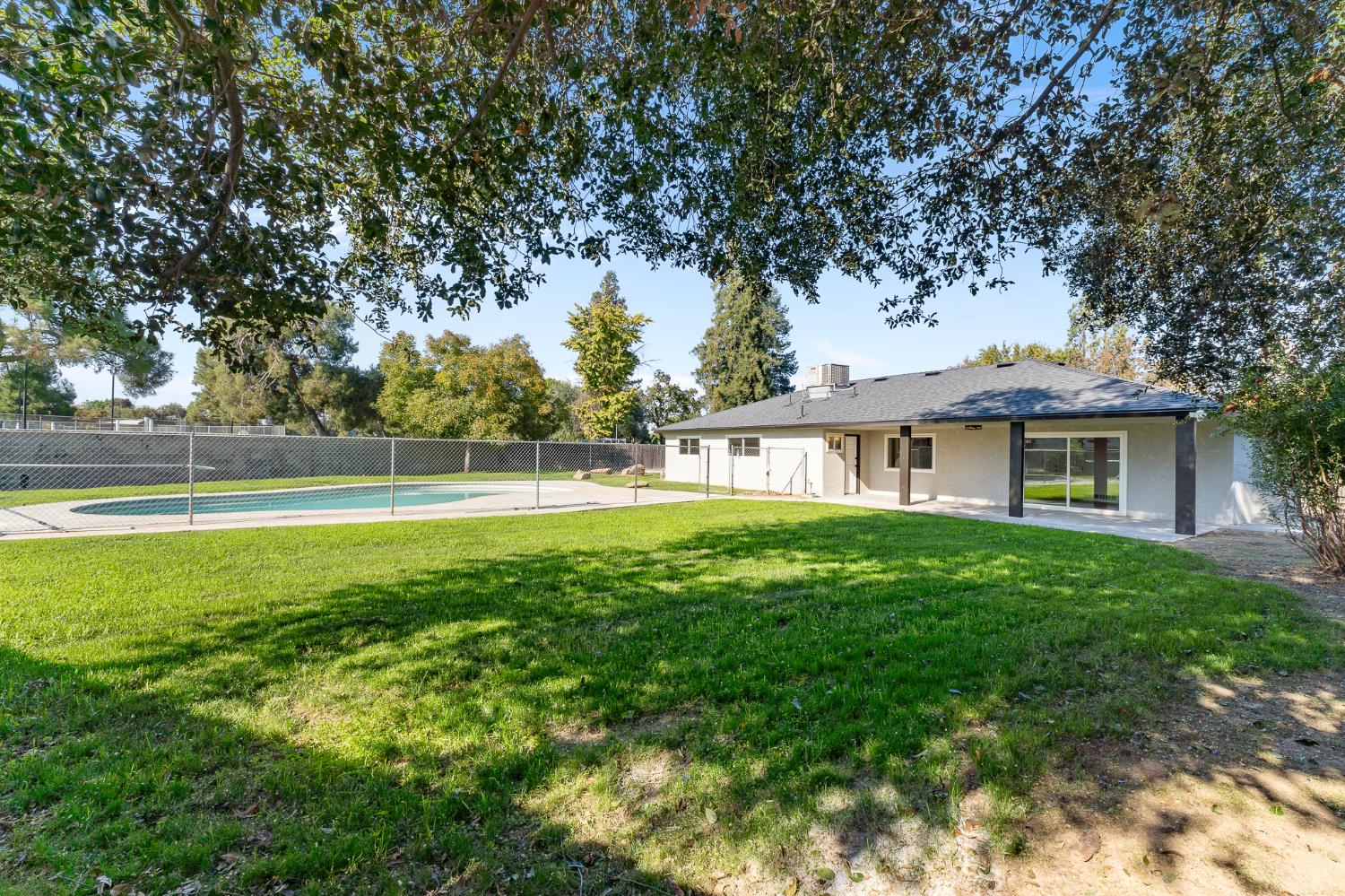 5443 N Prospect Avenue