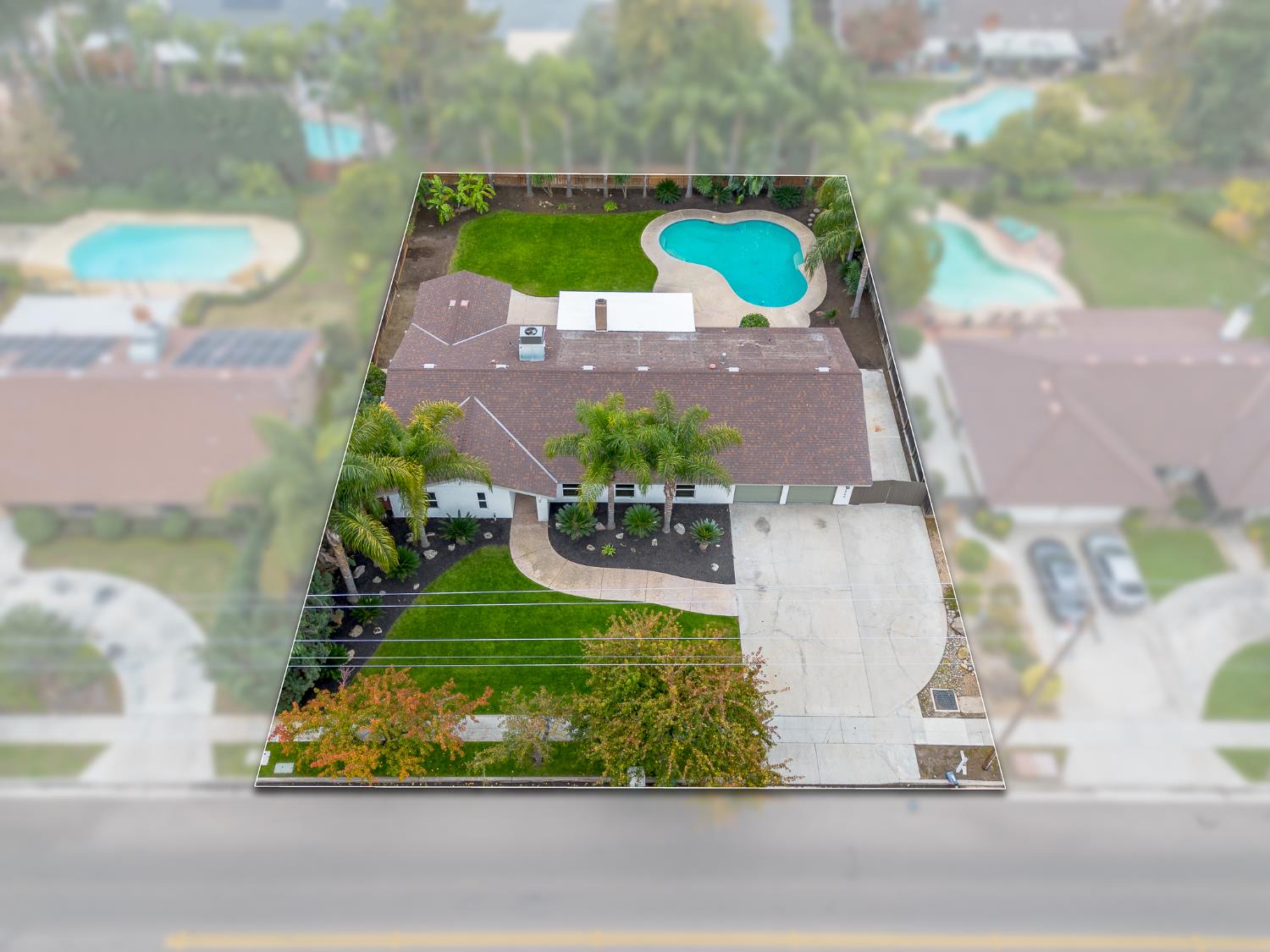 2589 W Barstow Avenue