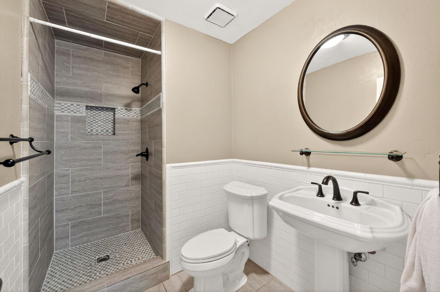 2450 W Beechwood Avenue