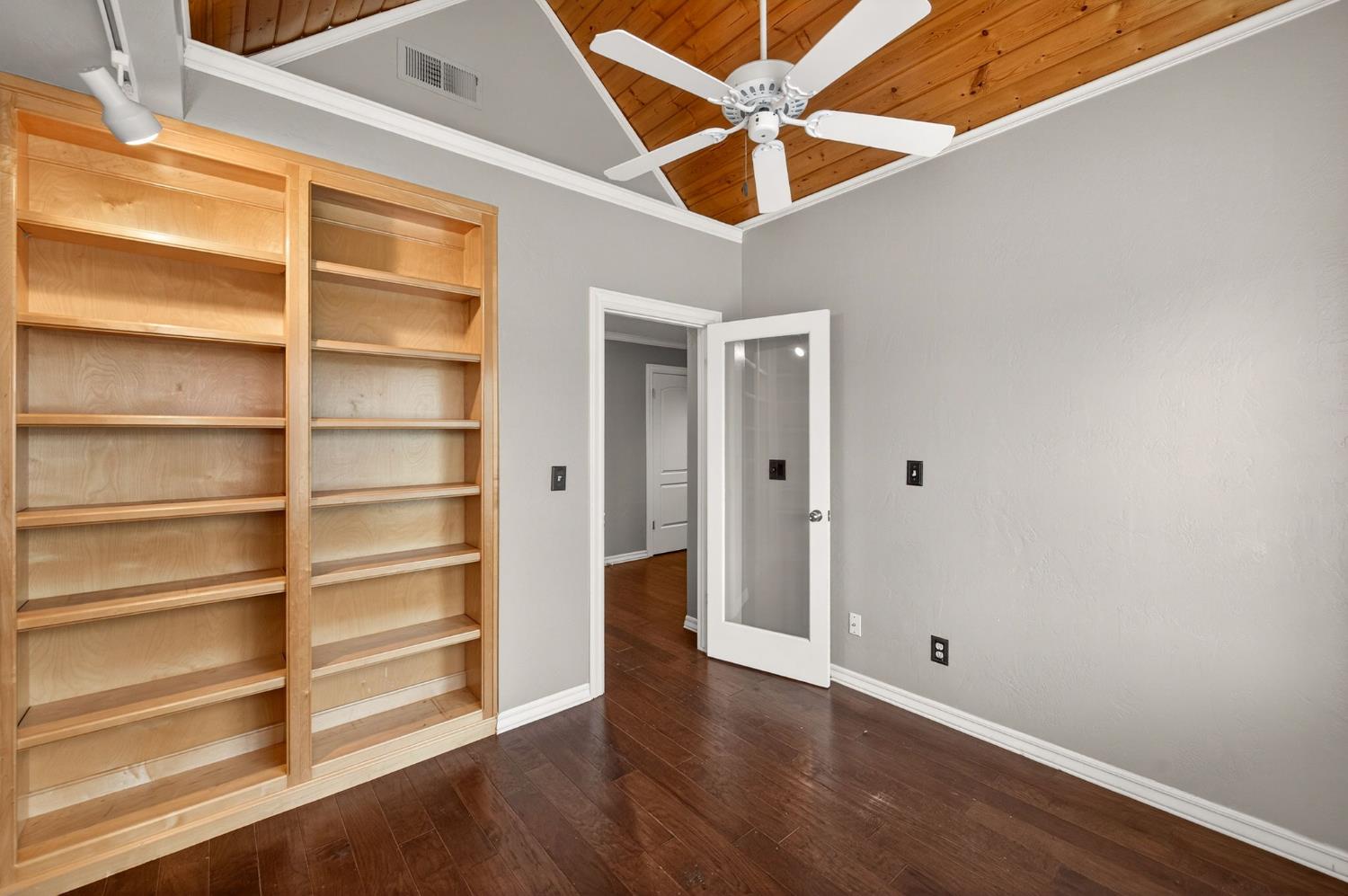 2450 W Beechwood Avenue