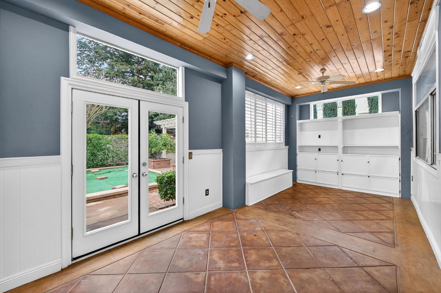 2450 W Beechwood Avenue