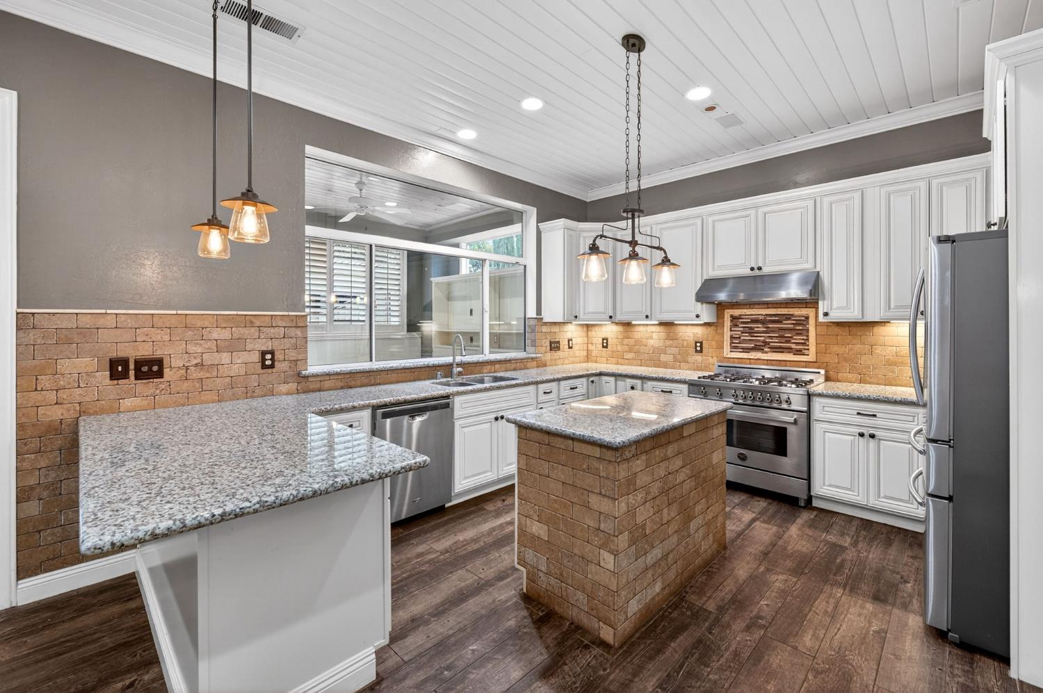 2450 W Beechwood Avenue