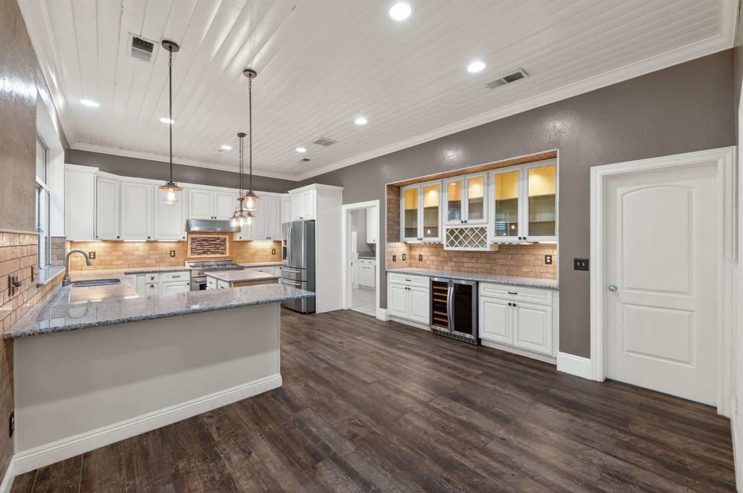 2450 W Beechwood Avenue