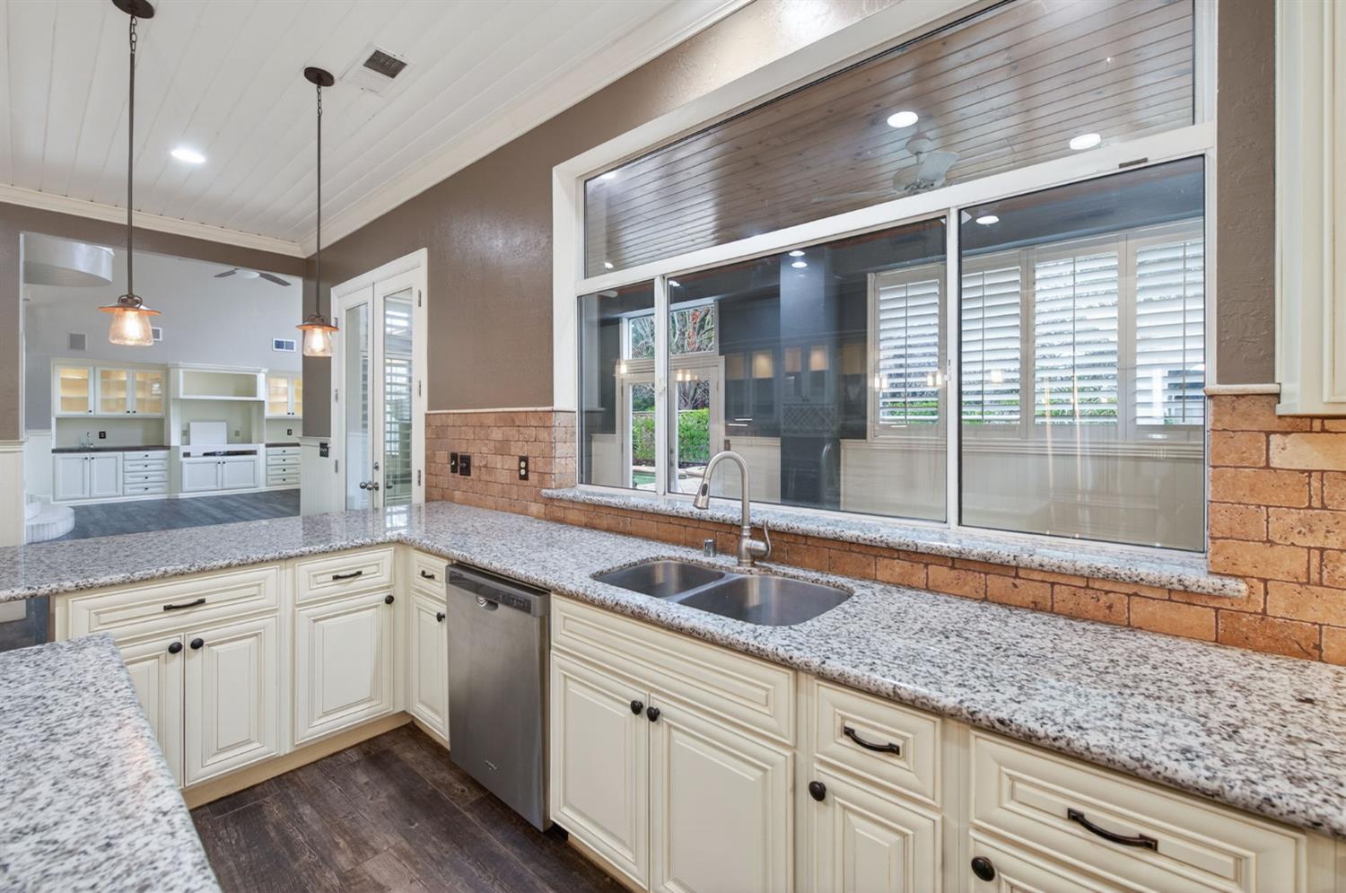 2450 W Beechwood Avenue