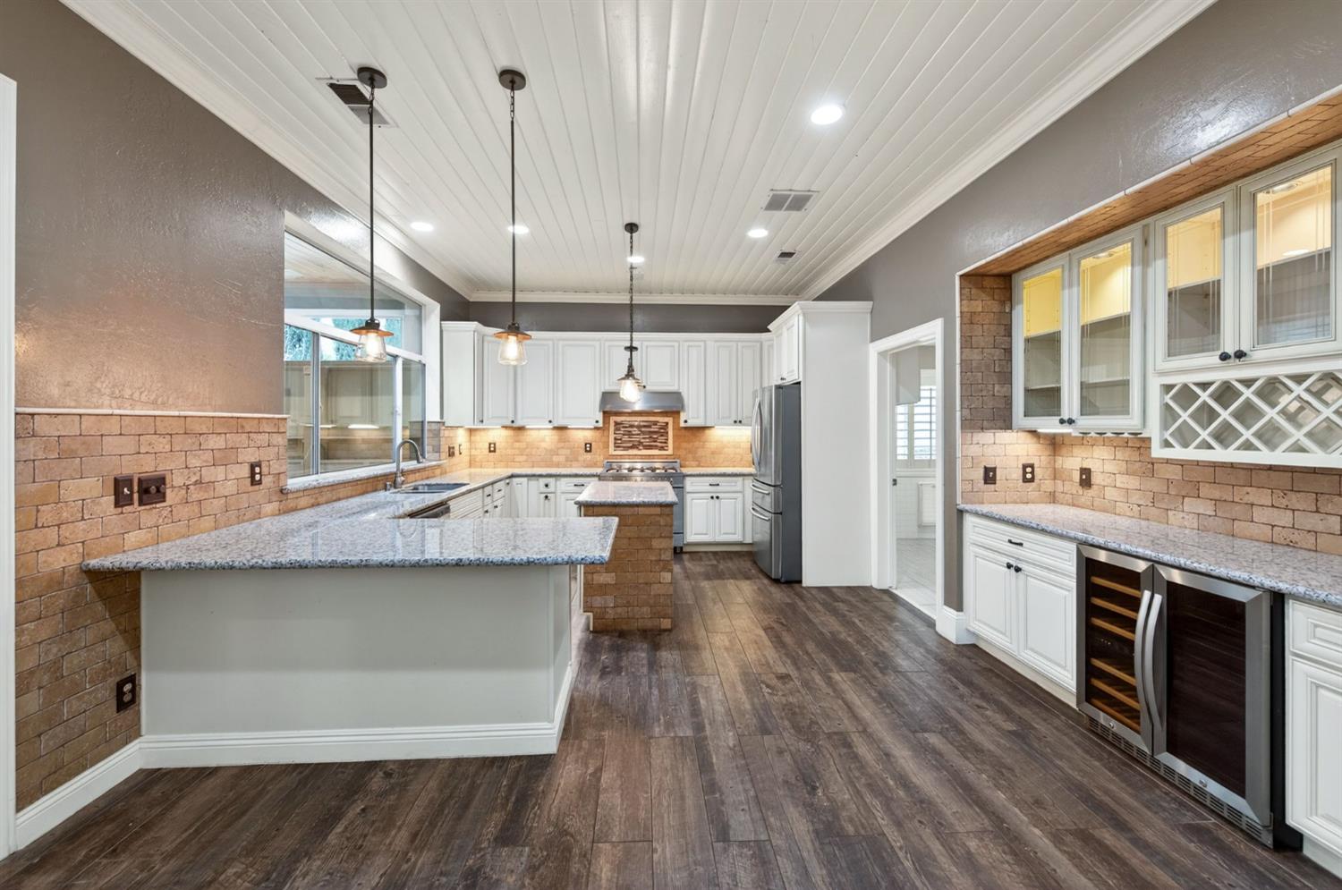 2450 W Beechwood Avenue