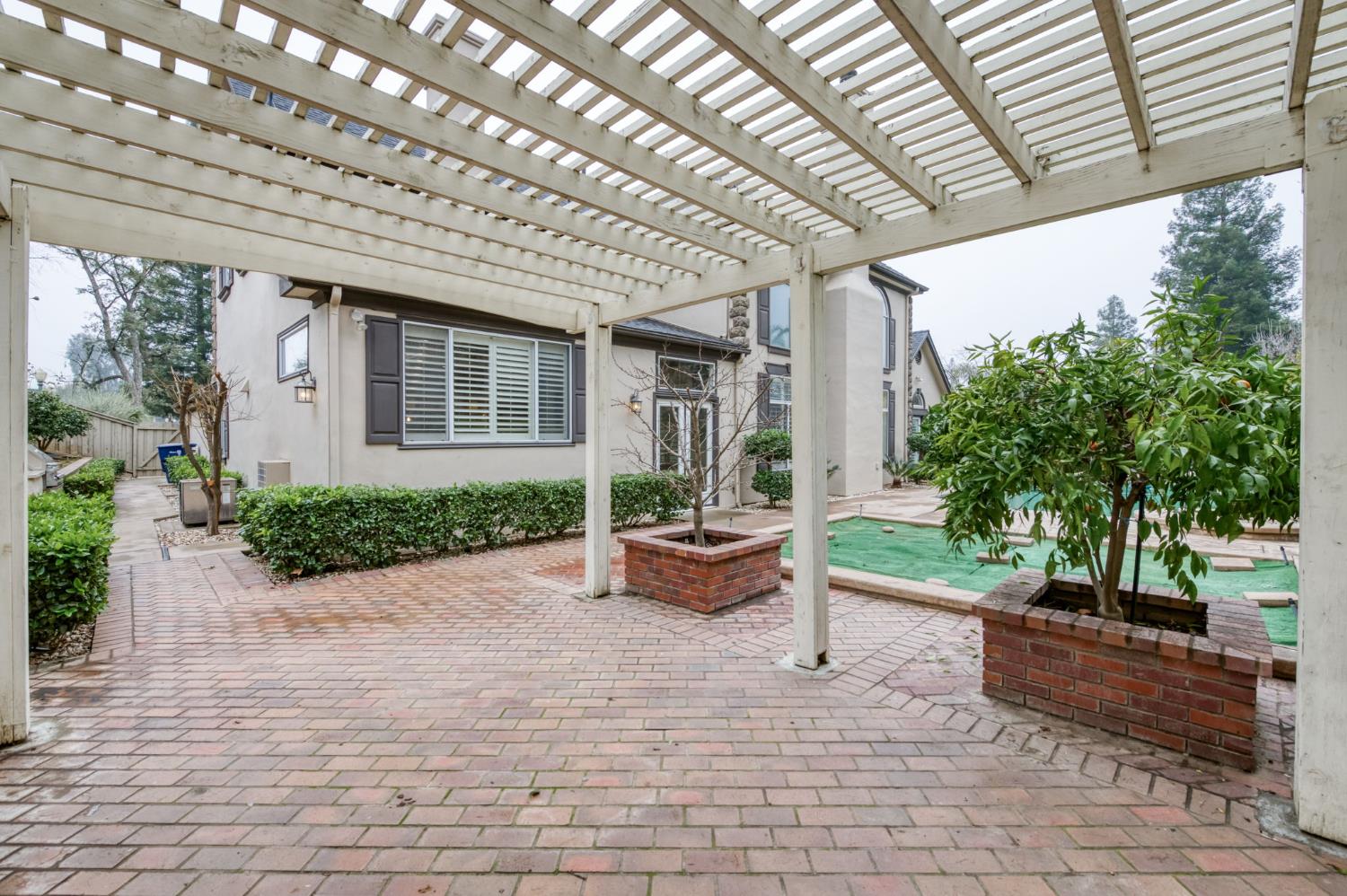 2450 W Beechwood Avenue