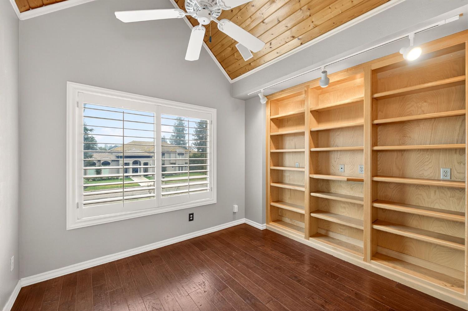 2450 W Beechwood Avenue