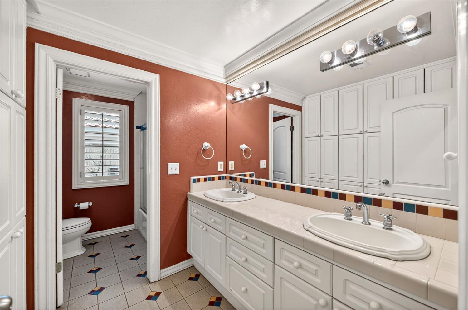 2450 W Beechwood Avenue