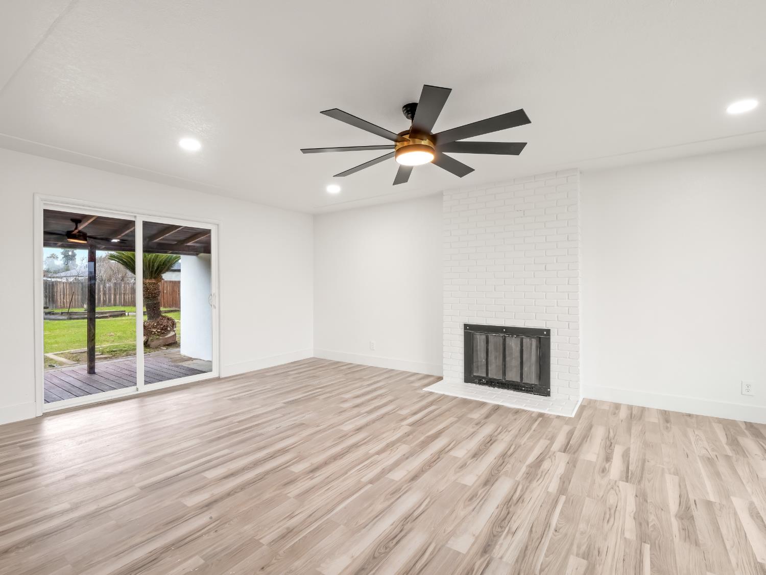 568 E San Ramon Avenue