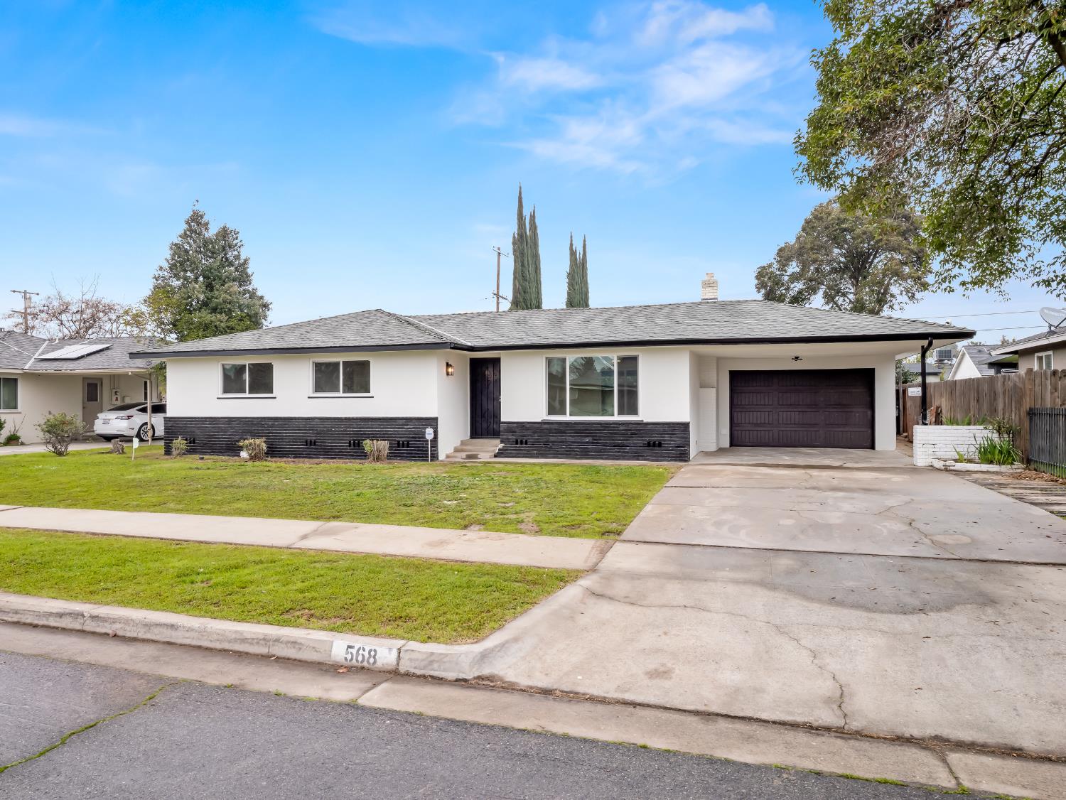 568 E San Ramon Avenue