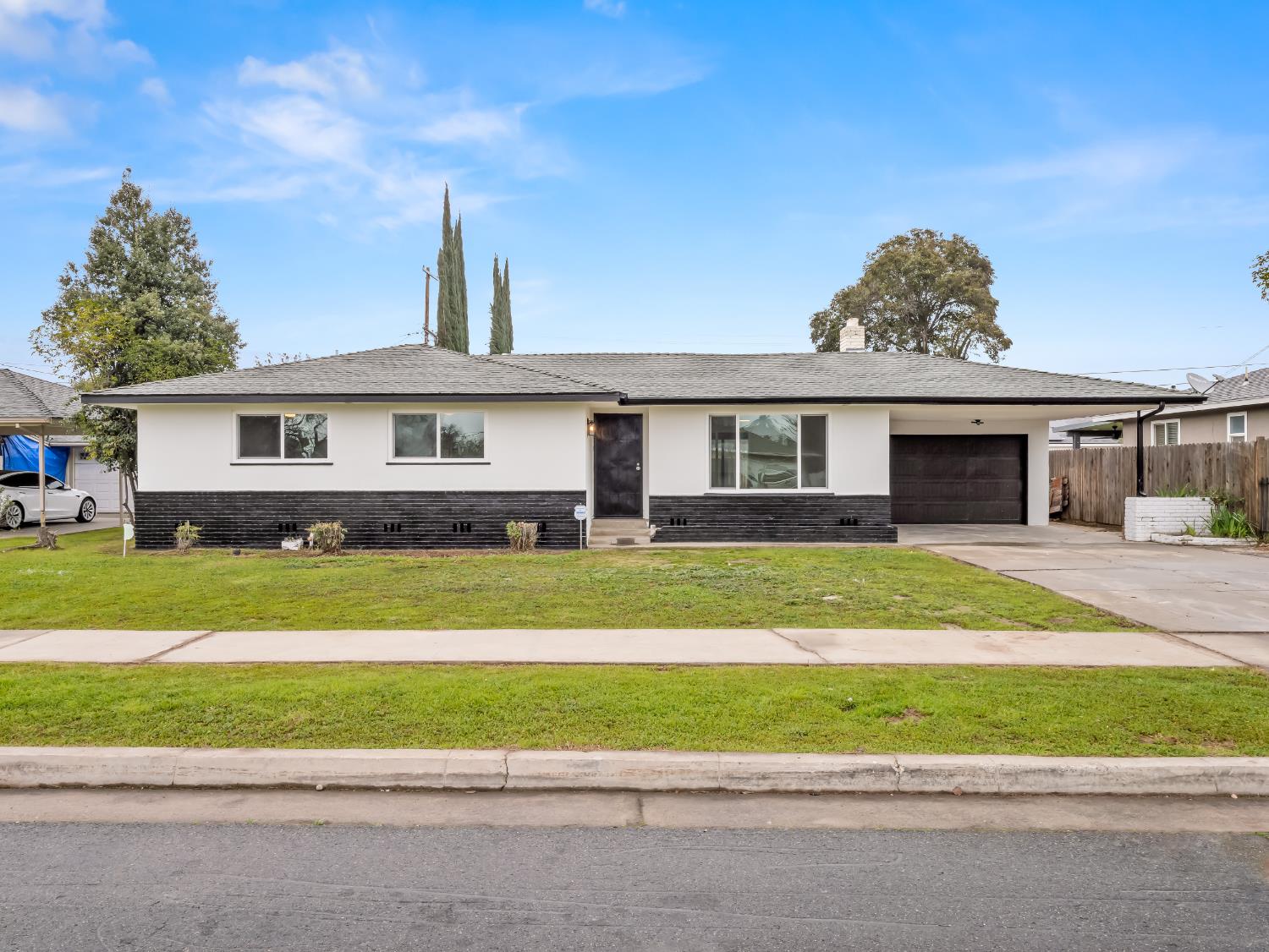 568 E San Ramon Avenue
