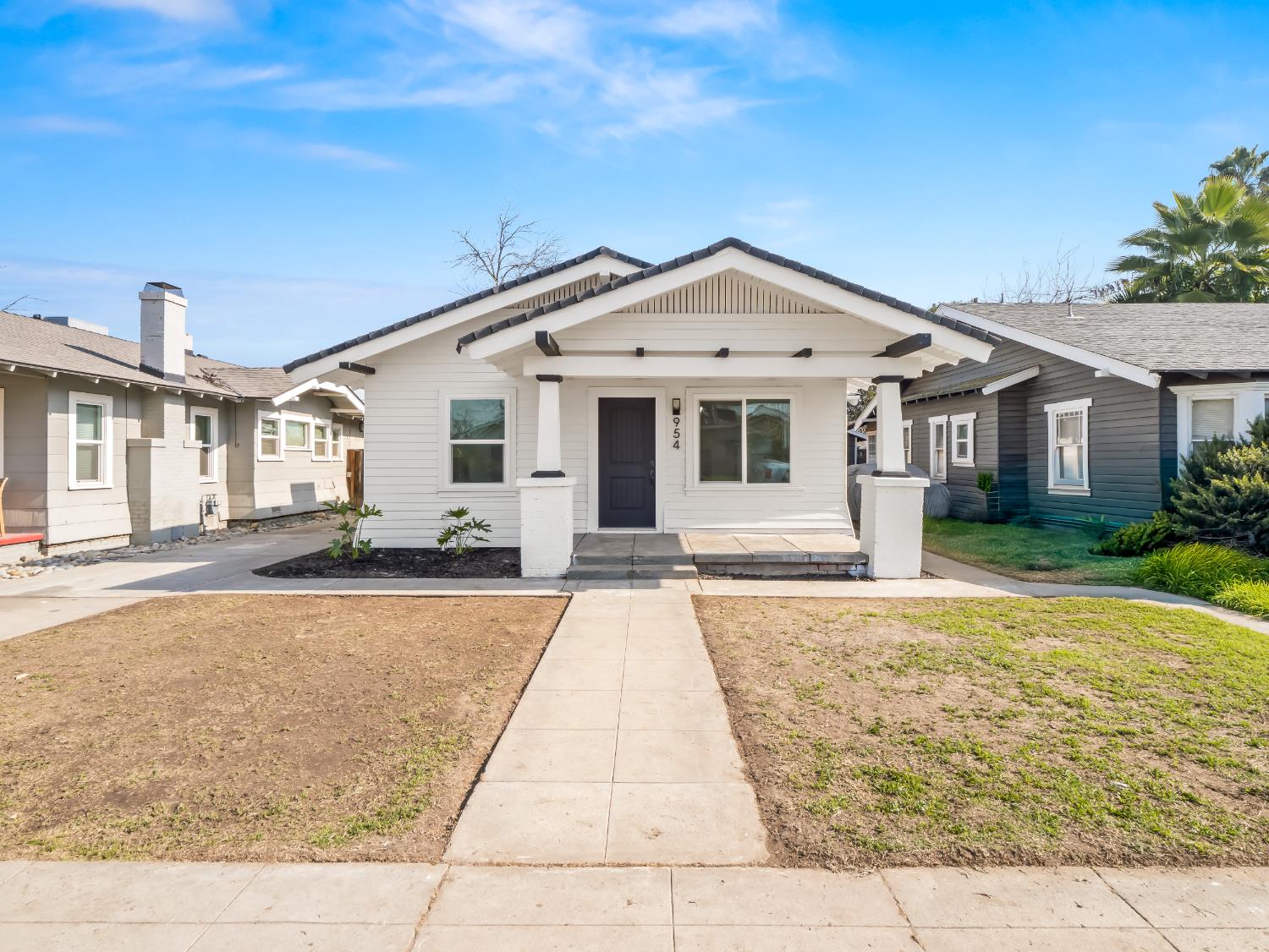 954 N Safford Avenue