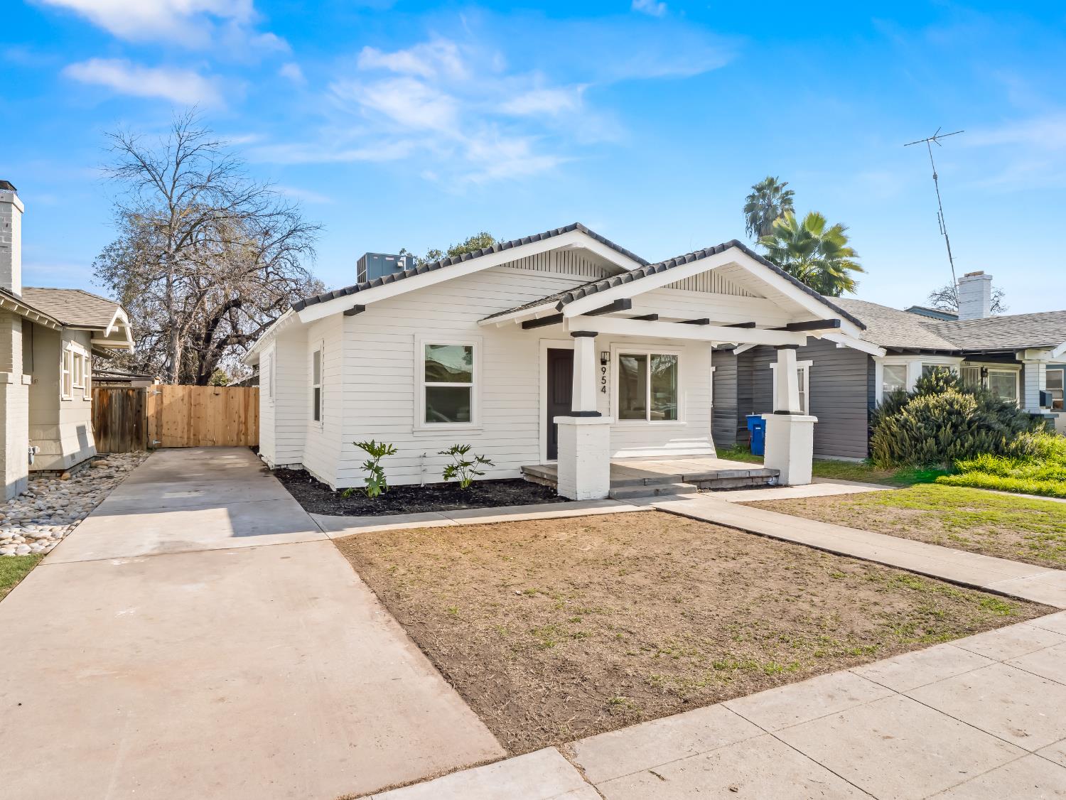 954 N Safford Avenue