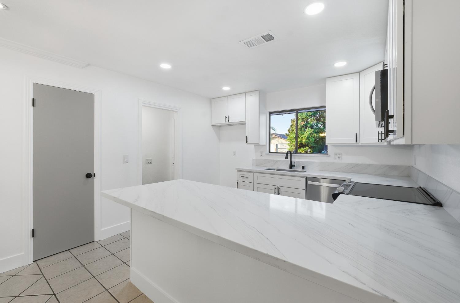 2377 Tammy Lane