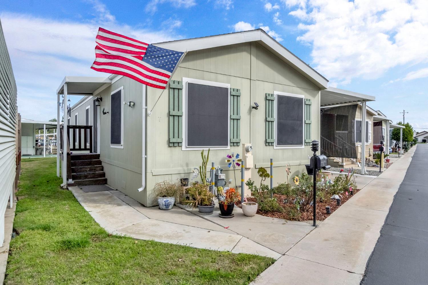 1650 Villa Avenue # 9