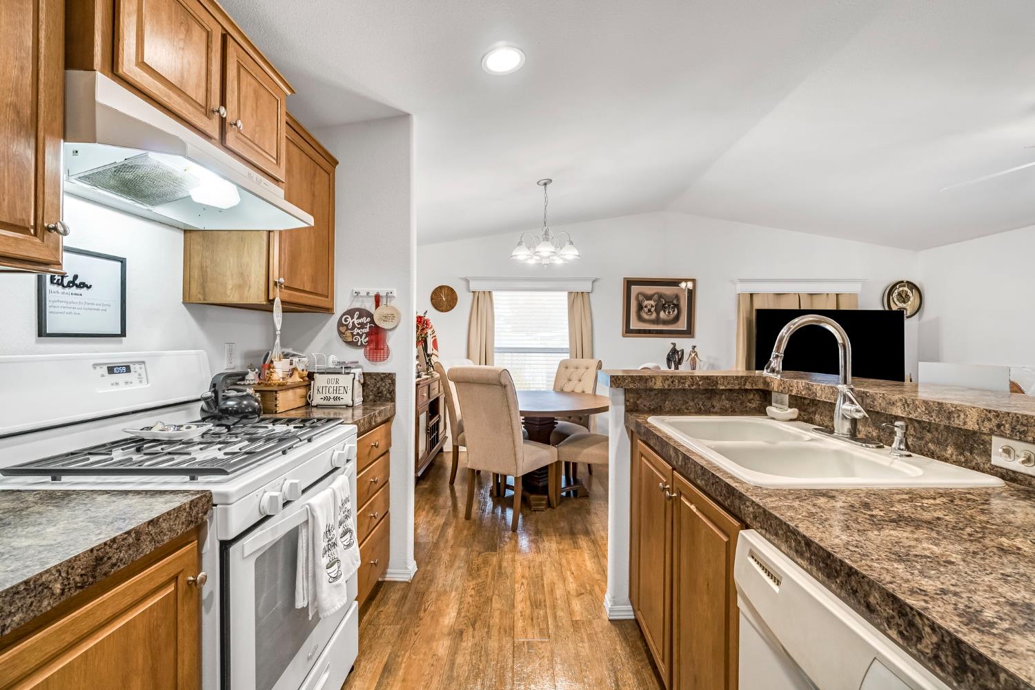 1650 Villa Avenue # 9