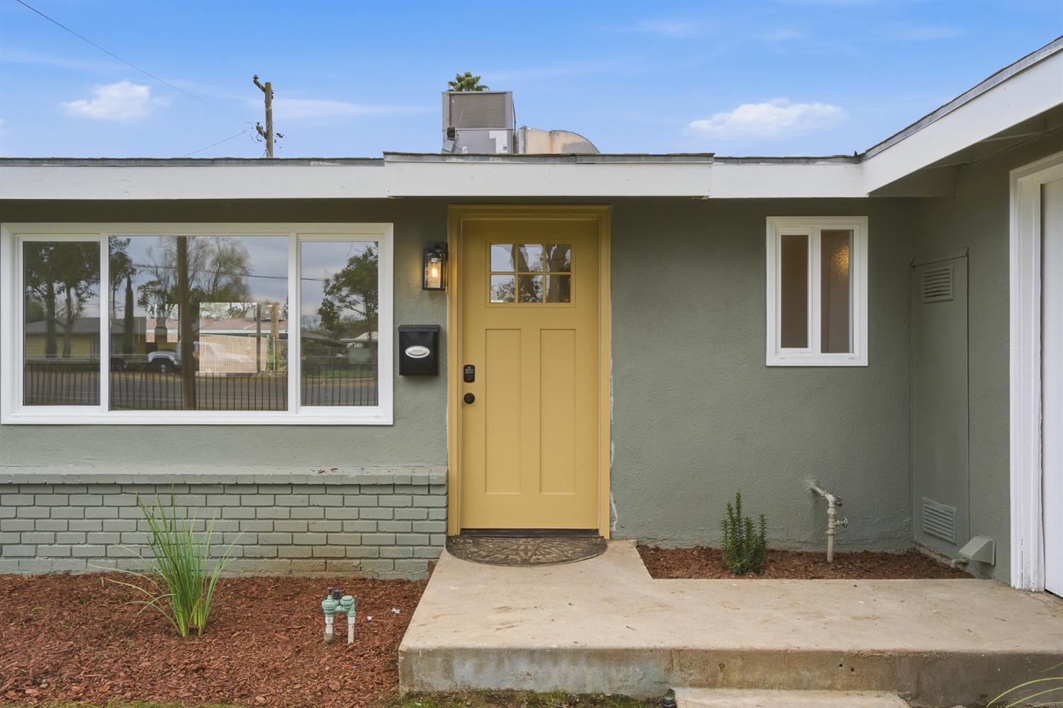 1150 E Jensen Avenue