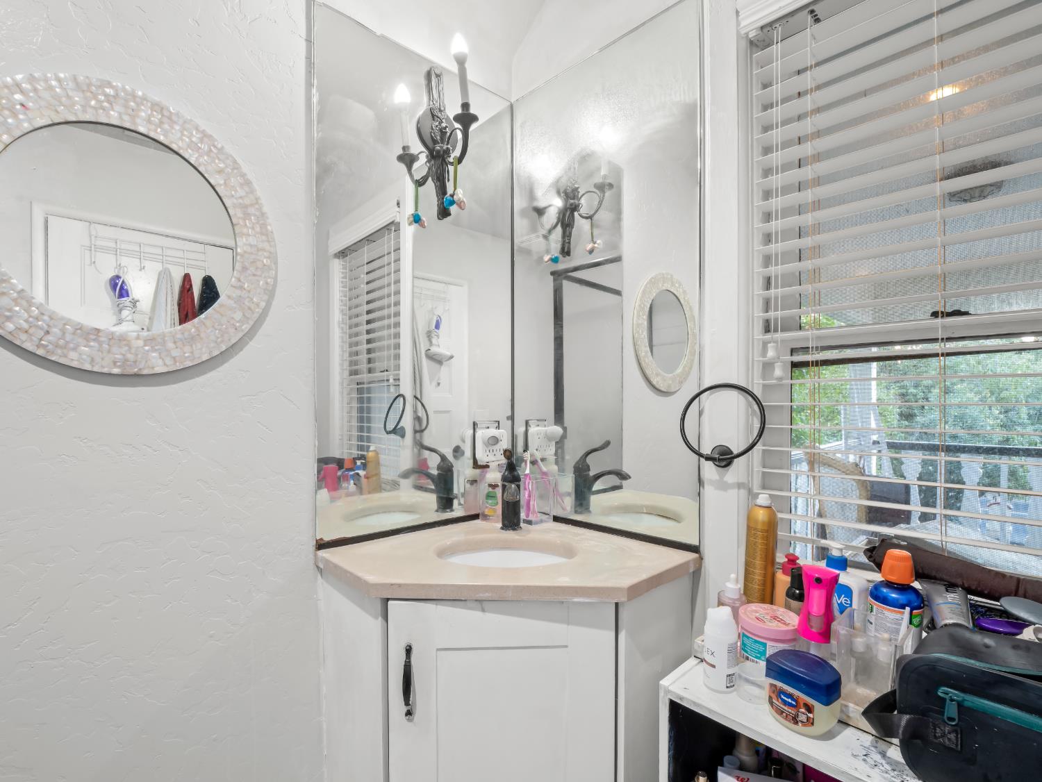 4012 N Wishon Avenue